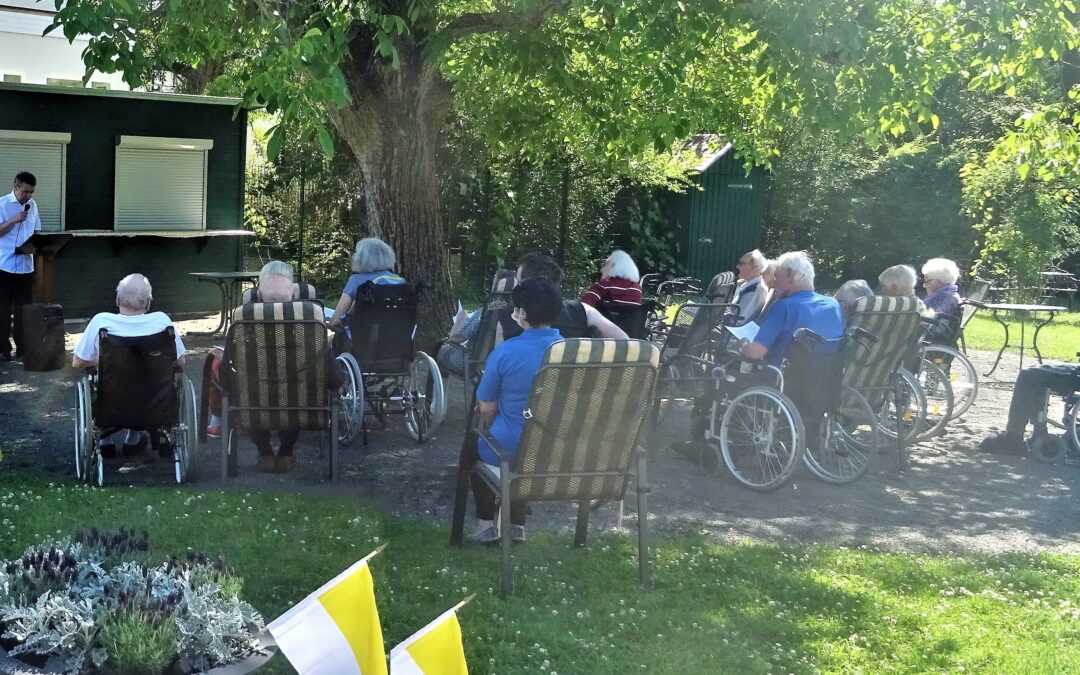 Fronleichnam im Schatten des Nussbaum