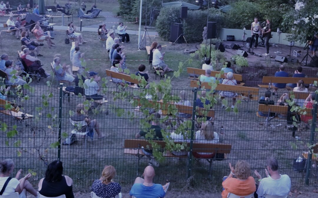 Ein heißer Sommerabend im Park