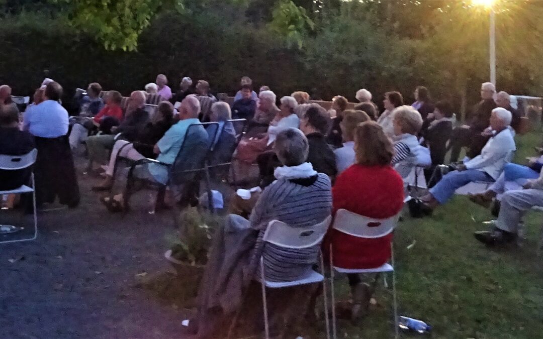 Literarischer Sommerabend im Park