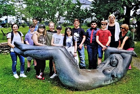 Schlossschule besucht Skulpturengarten