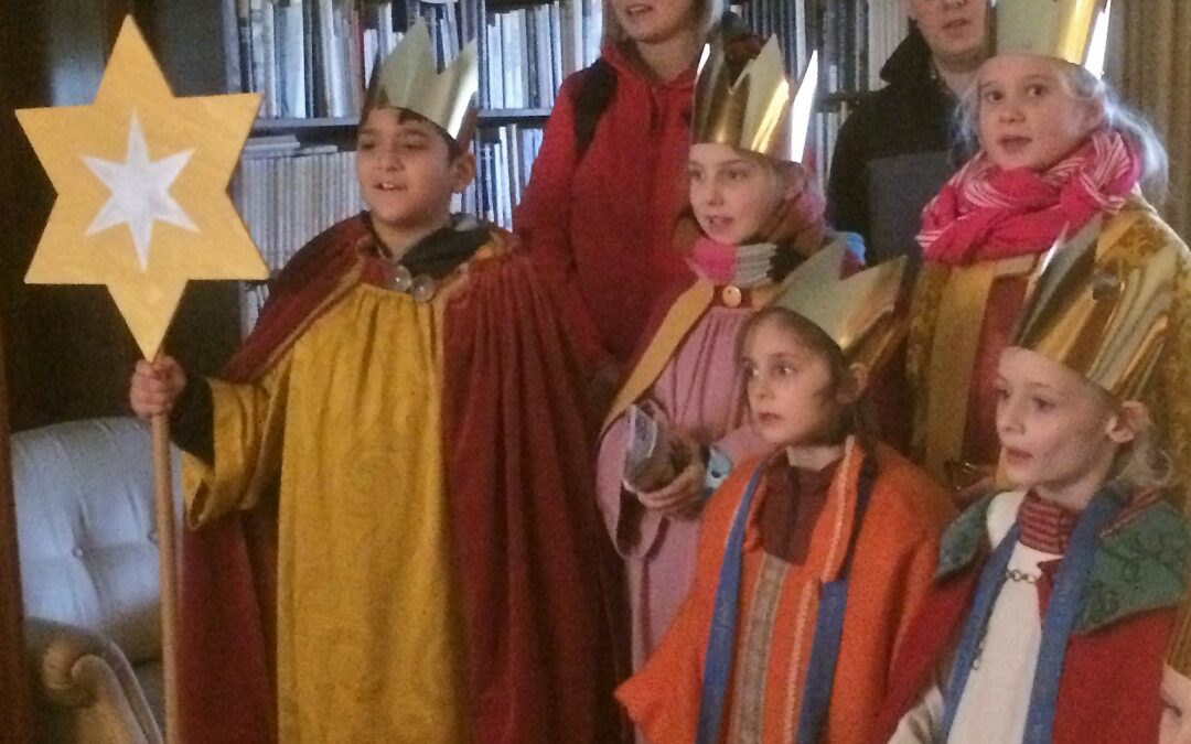 Sternsinger segnen Heinrich-Vetter-Verwaltung