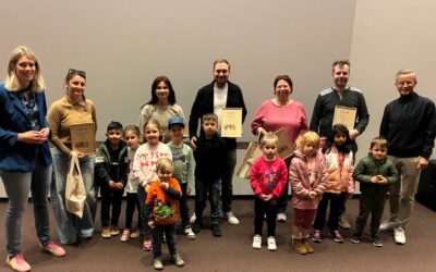 Saurier begrüßten Kindergärten